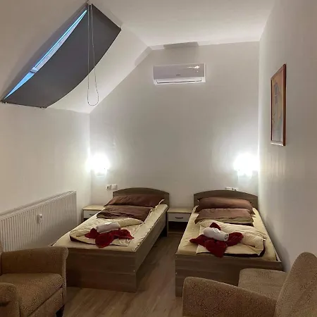 Almasy Vendeghaz Guest house