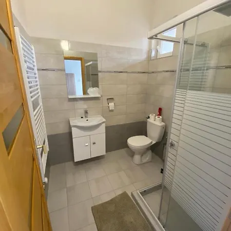 Almasy Vendeghaz Guest house *